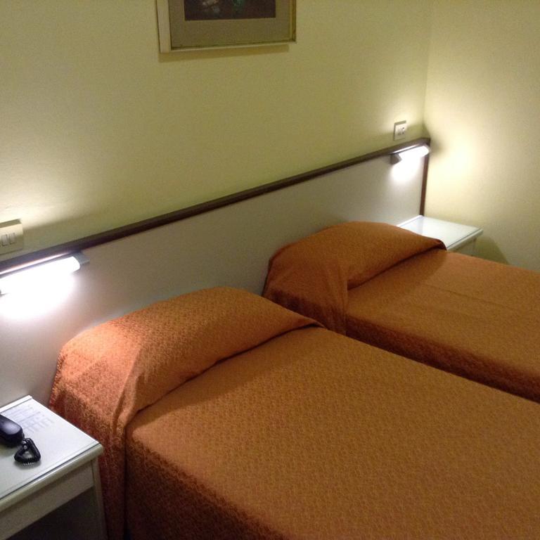 Hotel Arco Del Sole Lavagna Zimmer foto