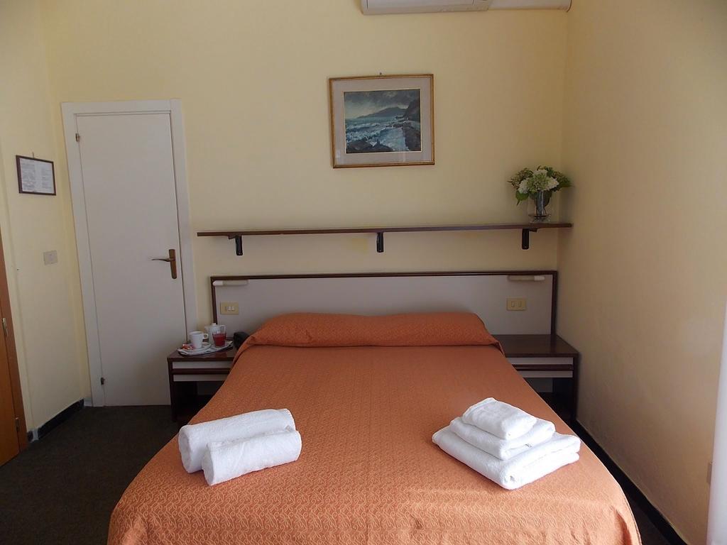 Hotel Arco Del Sole Lavagna Zimmer foto