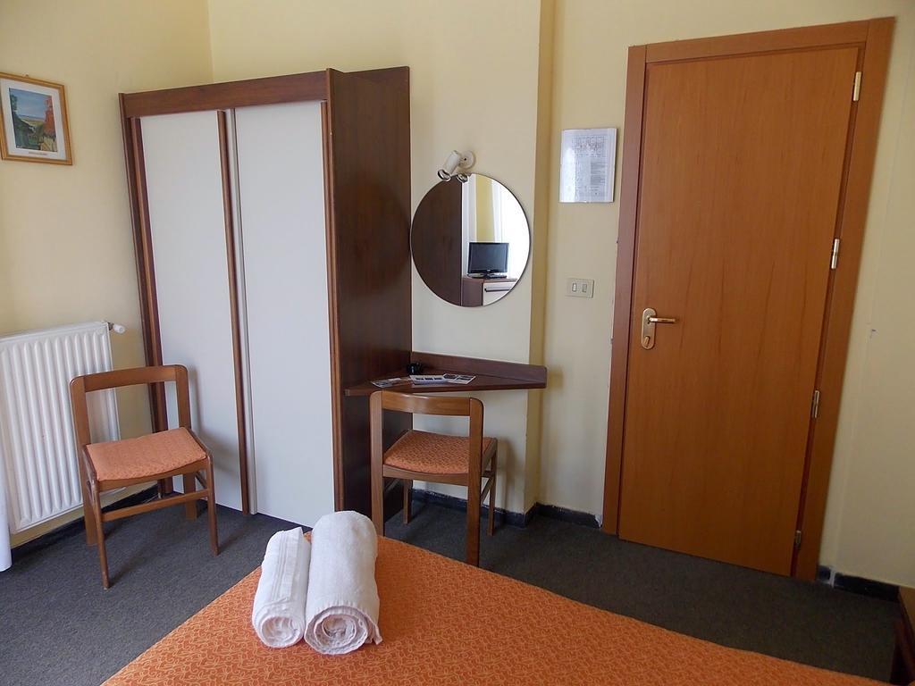 Hotel Arco Del Sole Lavagna Zimmer foto